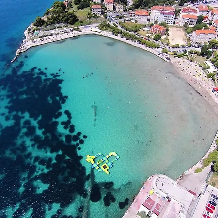 With A Parking Space - 17766 Πανσιόν